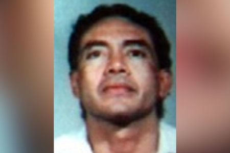 Осъден за убийство и поет: Кой е престъпникът от кариерата Роберто Солис от „Ограбването“ на Netflix?