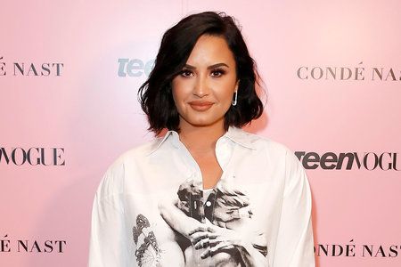 Demi Lovato siger, at hun blev voldtaget af sin narkohandler før overdosis i 2018
