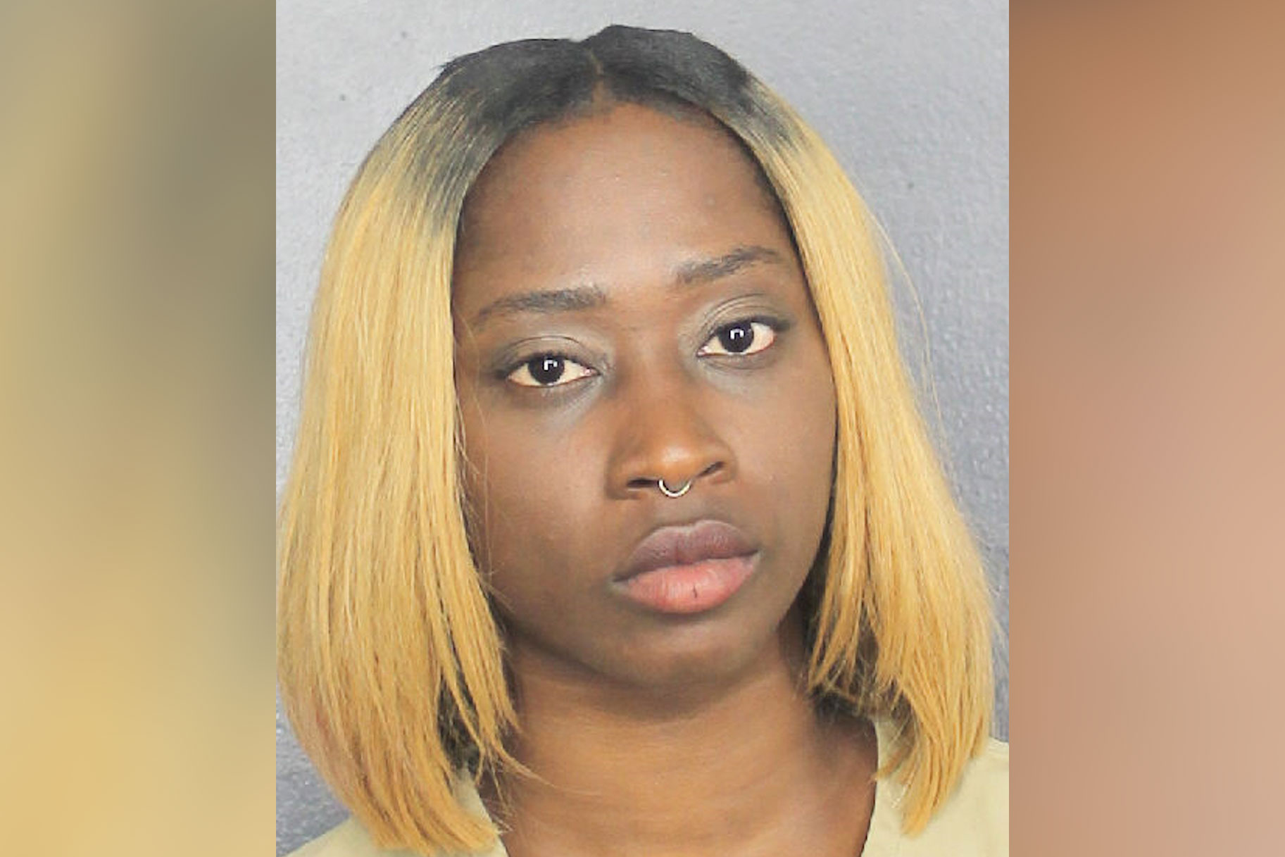 Florida mor forlod lille barn alene i timevis i bil, mens hun arbejdede på stripklub, siger politiet