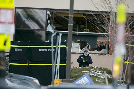 'Dette er en tragedie og et mareridt': Skydning mod Colorado Supermarked efterlader 10 døde, inklusive første politibetjent, der ankommer