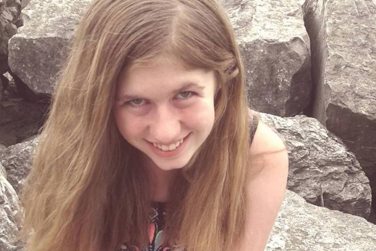 Tjenestemænd jager på savnet Wisconsin-pige efter forældre er fundet døde