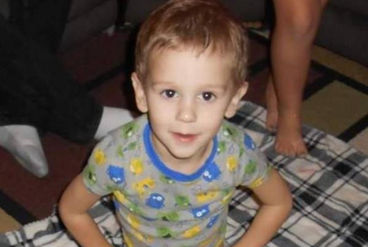 Bambino di 3 anni ritrovato dopo essere scomparso dal cortile della bisnonna ha detto alla famiglia di essere 'uscito con un orso per due giorni'