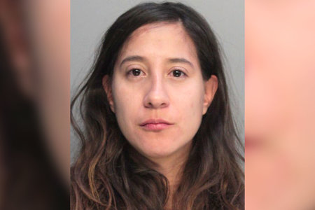 Mujer presuntamente mordió el pene de su novio 'por frustración' durante una pelea de celos