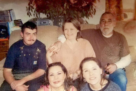 La festa del papà uccide la famiglia di un amico con un piccone di 16 anni
