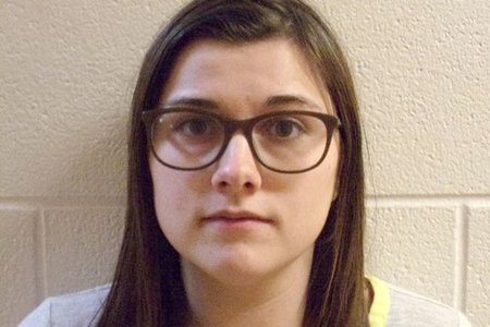 Una dona que va colpejar i va matar tres germans a la seva parada d'autobús escolar entra a la presó quatre anys