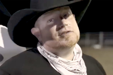 Justin Carter, star della musica country, ucciso da una pistola significava essere un video musicale Prop
