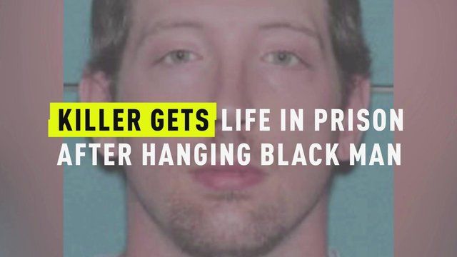 'Dangerous Cold-Blooded Killer' får liv efter at have hængt sort mand og derefter sat ild til kroppen