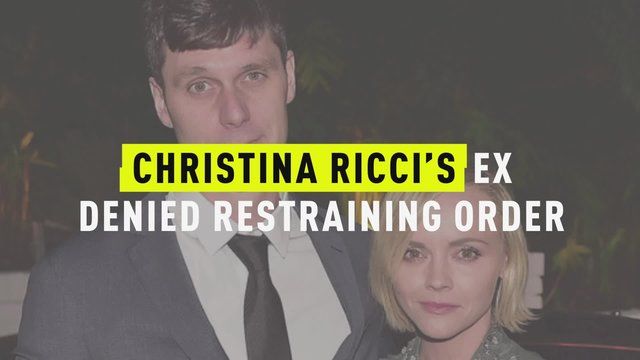 El esposo separado de Christina Ricci intenta presentar una orden de restricción de 'duelo' después de que el juez le otorga una, pero se la niegan