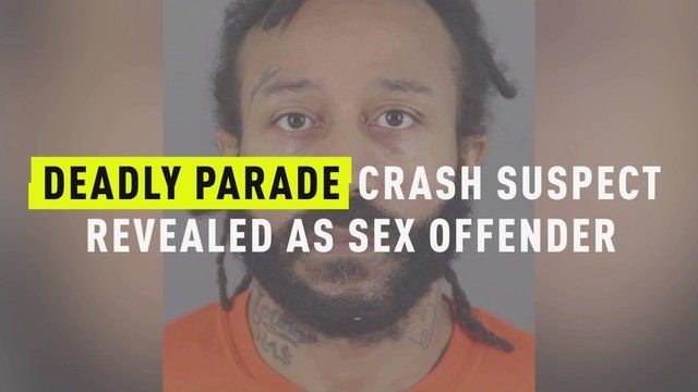 Sospechoso de accidente mortal en desfile revelado como delincuente sexual que fue acusado recientemente de atropellar a su novia