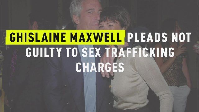 Ghislaine Maxwell, anklaget Epstein-medskyldig, fotograferet i fængsel med sorte øjne