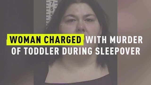 Жена, обвинена в убийство на малко дете, което беше на посещение за нощувка за Хелоуин