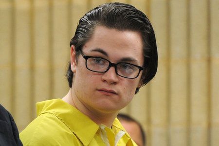 Čovjek koji je ubio tinejdžera prije maturalne večeri podnio tužbu od 300.000 dolara tvrdeći da je zatvor pogrešno rješavao njegove želučane probleme