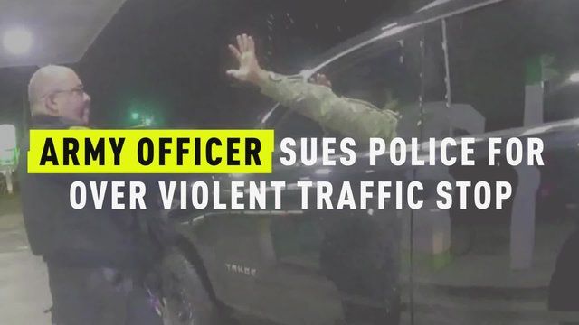 Pegawai Tentera Beruniform Yang Disembur Lada Dan Dihunuskan Senjata Padanya Semasa Hentian Trafik Saman Dua Polis Terlibat