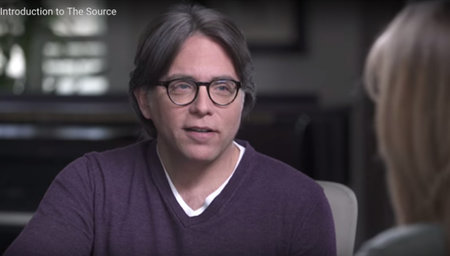 'For A Short Shining Moment There Was A Vision': Hoe lokte Keith Raniere leden naar de NXIVM-sekscultus?