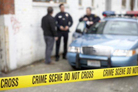 I poliziotti trovano un cadavere senza testa all'interno dell'acquario a casa di San Francisco
