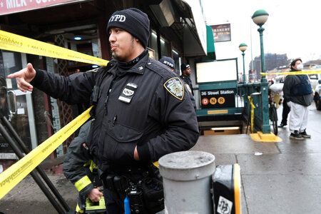 Epäilty edelleen vankeudessa Brooklynin metroammuskelun jälkeen, joka loukkaantui 29