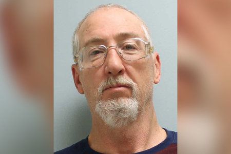 Pennsylvania meest süüdistatakse oma naise tapmise katses treppidel traadi taglases