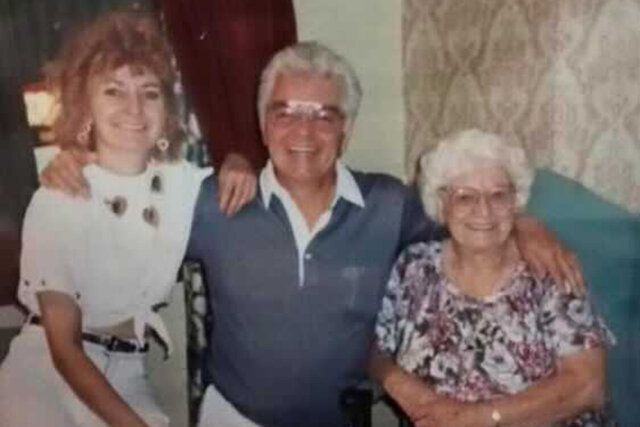 Una foto de Ada Priolo con su familia