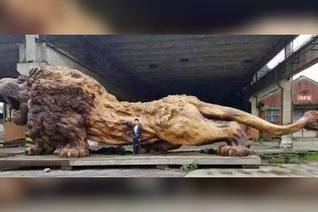 80-letni vdovec izgubil 200.000 $ v prevari s somom, v katero je bila vpletena skulptura kitajskega leva
