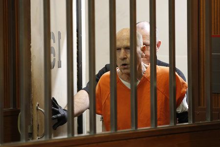 Den Golden State-mordermistænkte Joseph DeAngelo skal tørres yderligere for mere DNA, siger dommer