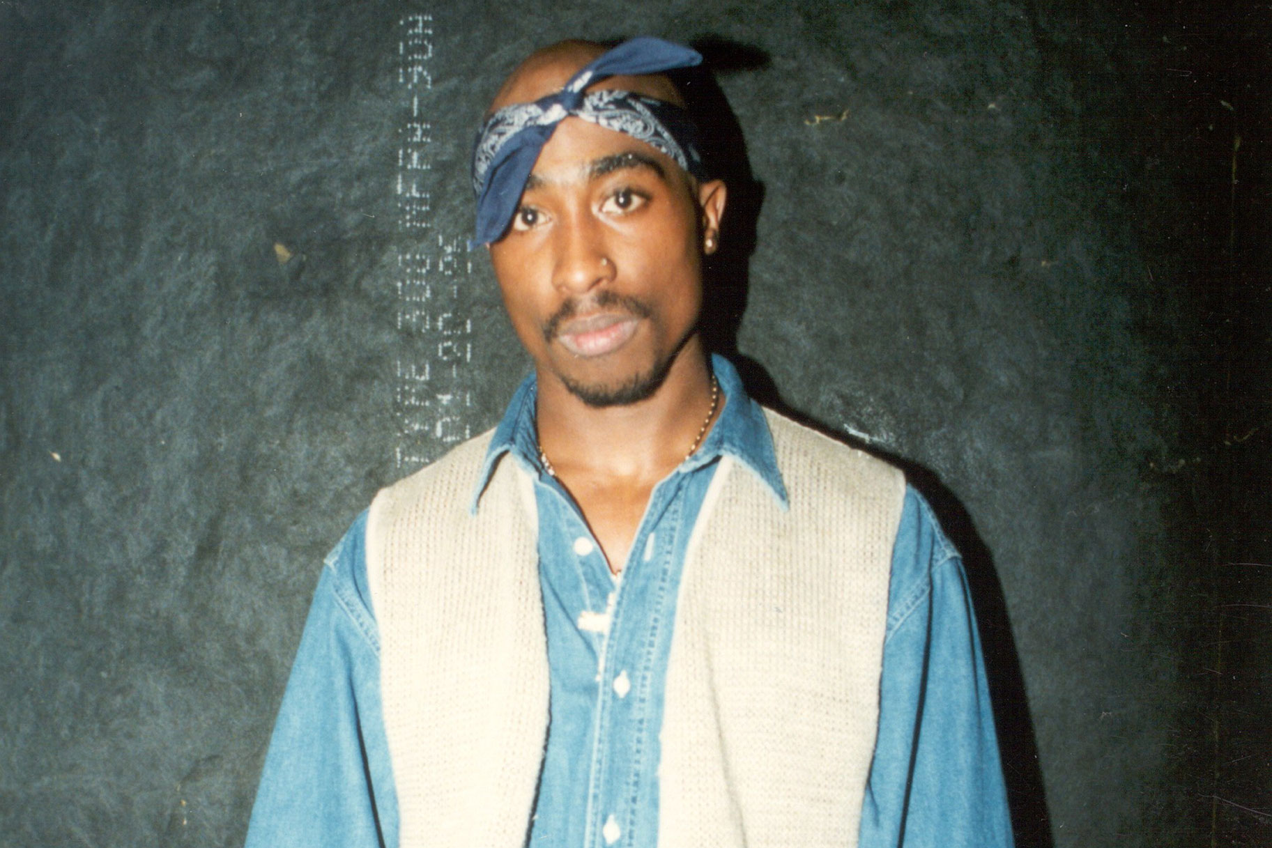 Tupac Shakur itu Hidup? Inilah 7 Alasan Orang Masih Percaya