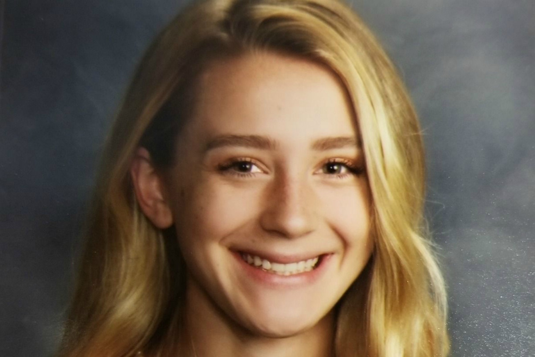 High School Homecoming Queen dræbt i bilnedbrud en mil væk fra skolen